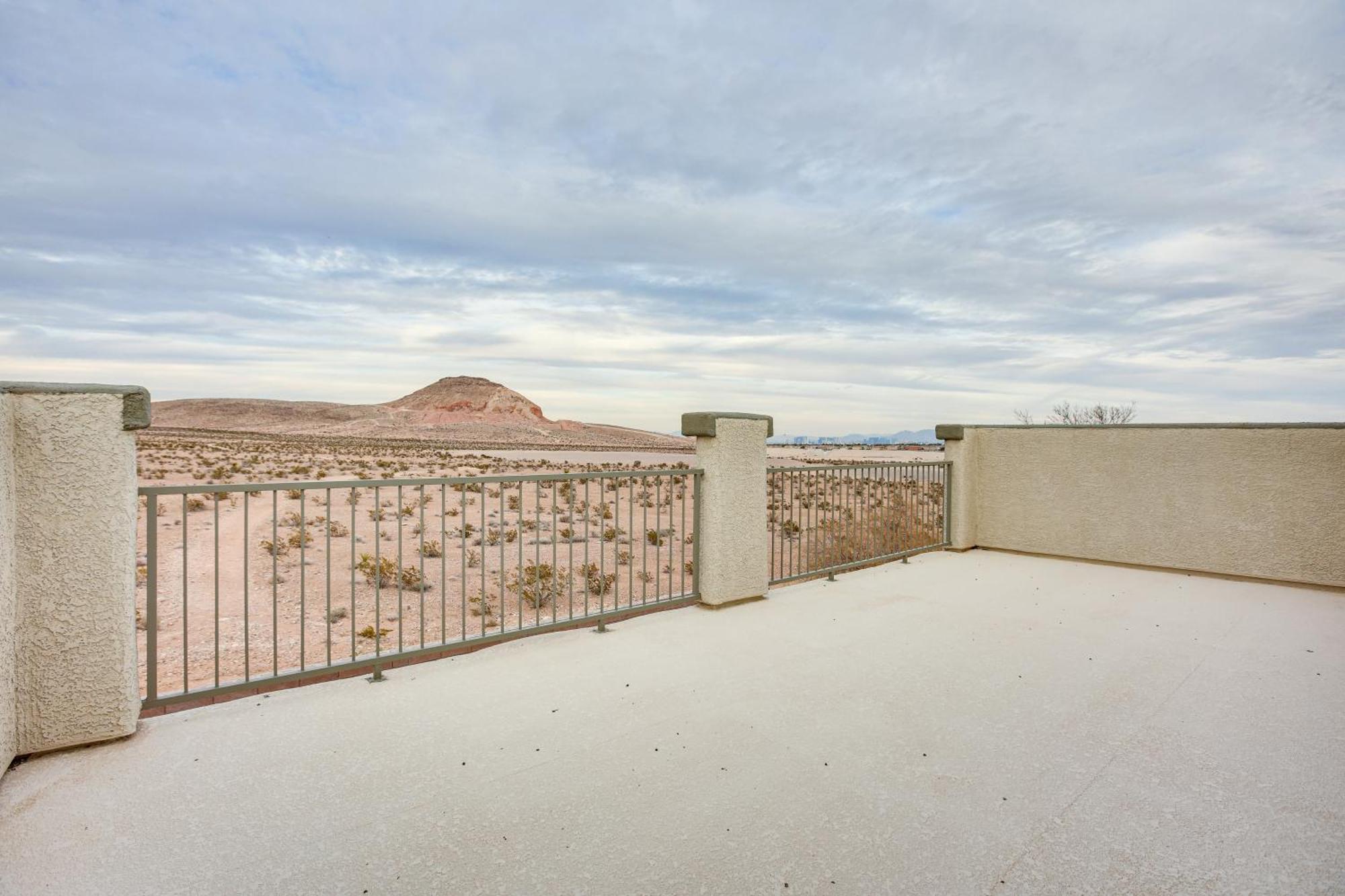 Vegas With Mtn Views 13 Mi To The Strip! Holiday home