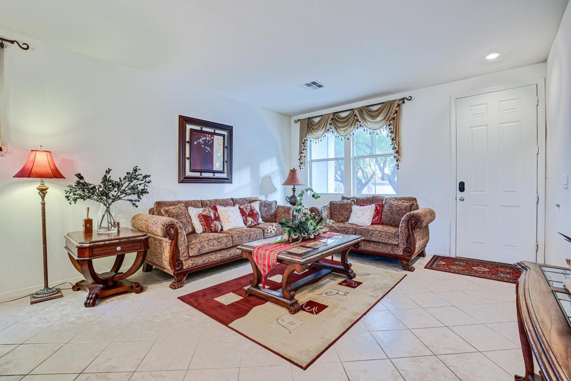 Vegas With Mtn Views 13 Mi To The Strip! Holiday home